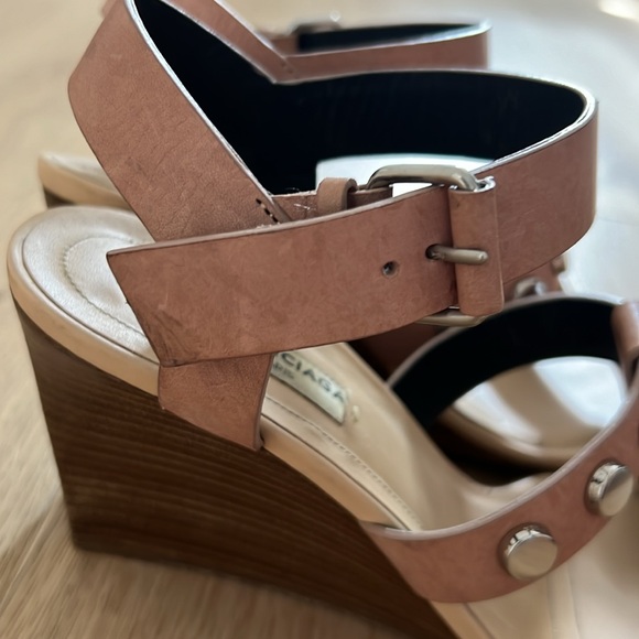 Balenciaga leather studded sandals - Picture 4 of 10